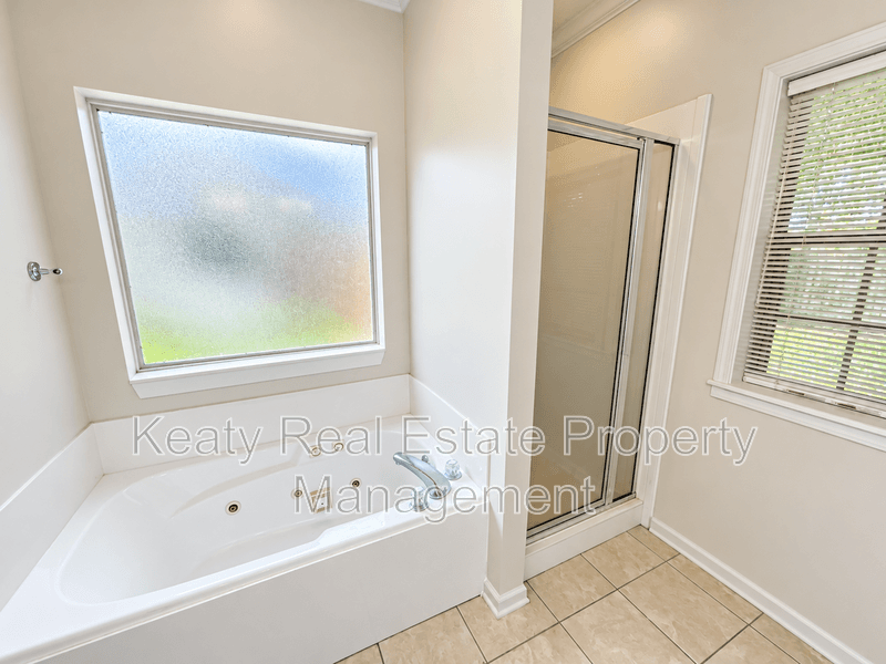 Lafayette House: 507 Lodge Drive
