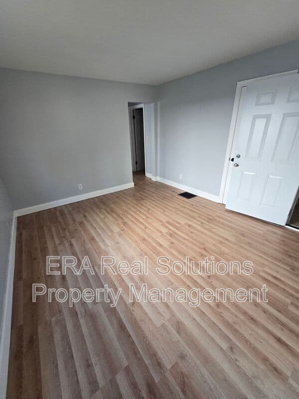 Columbus Condo: 112 COLUMBIAN AVE- A