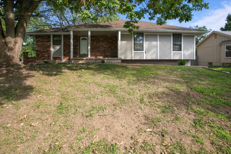 Lee's Summit House: 3513 NE Stanton St
