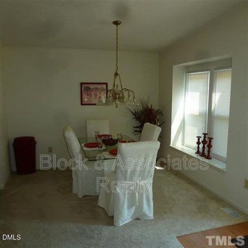 Cary House: 124 Oak Hill Loop