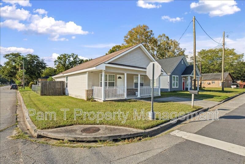 Savannah House: 201 Mundy St