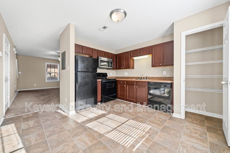 Unit C
Clarksville Townhome: 816 Oak Arbor Court