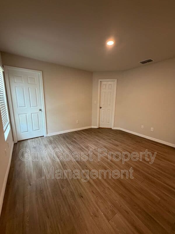 Englewood Condo: 10162 Tramore Ave