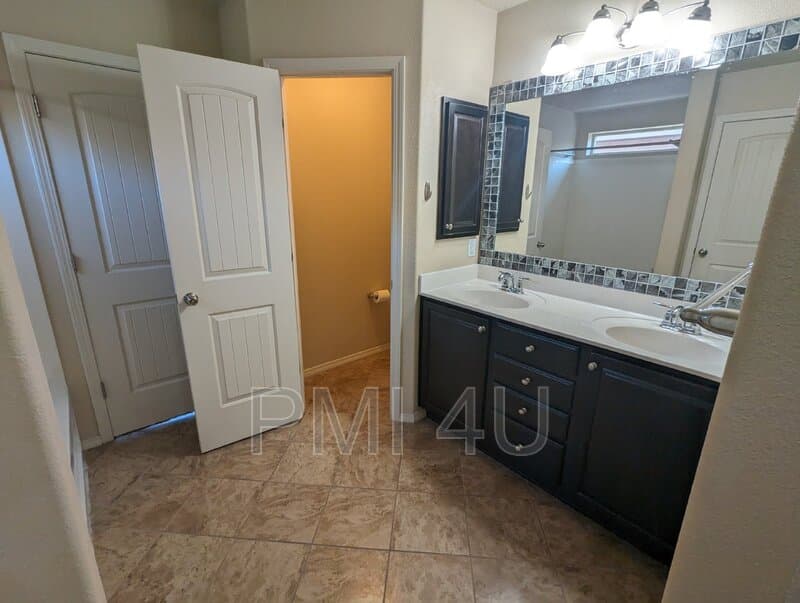 Albuquerque House: 2035 Ferndale DR SE