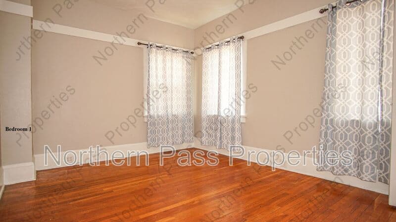 El Paso House: 7600 Franklin Dr. Front