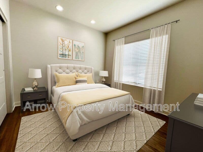 Grand Island House: 1215 North Claude Road