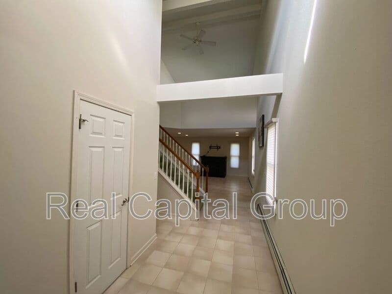 East Amherst House: 71 Berwick Ln