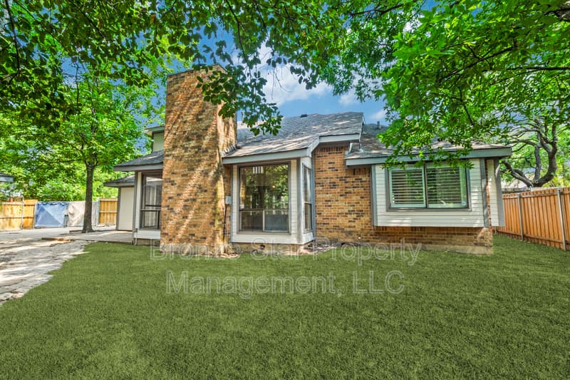 Dallas House: 4710 Fallon Place