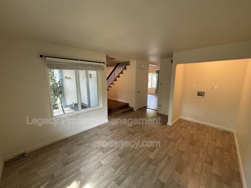 Sacramento House: 163 Fairgrounds Dr