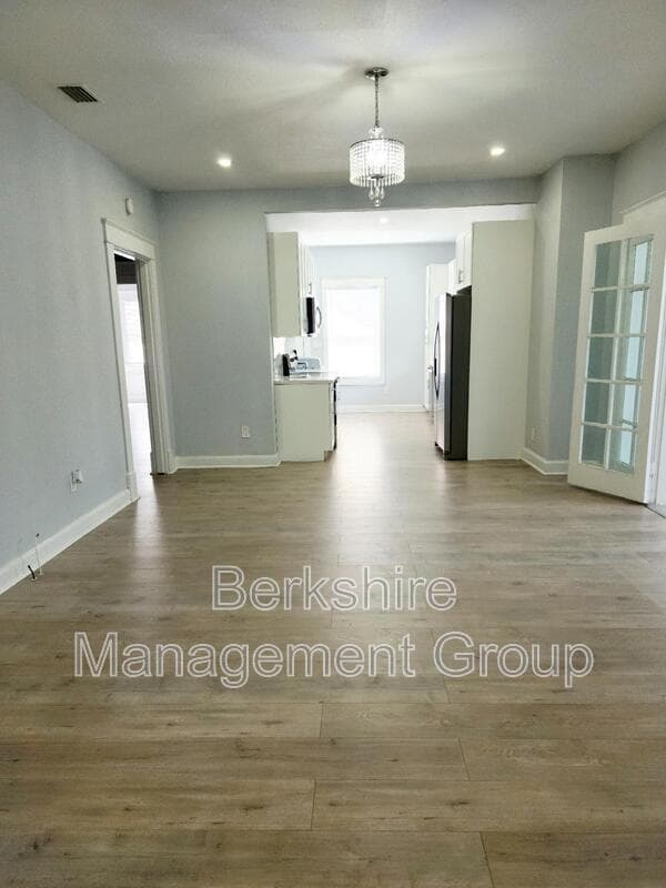 Lakeland House: 826 S New York Ave