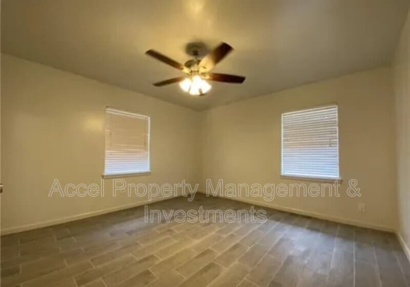 McAllen House: 1927 Daffodil Ave.