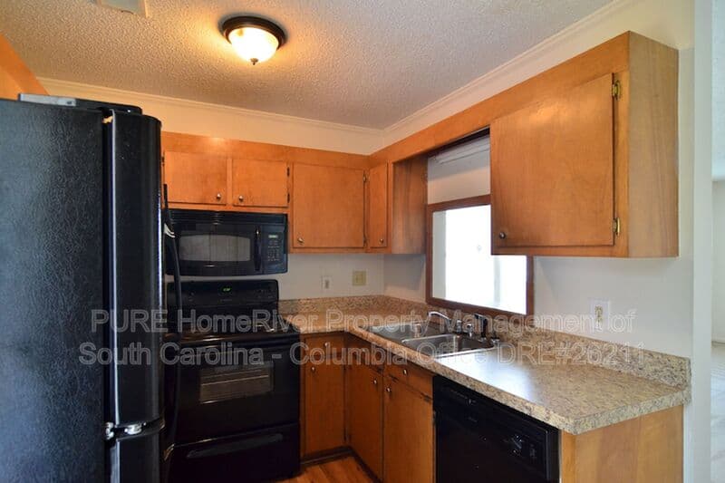 Columbia House: 22A Prices Ct
