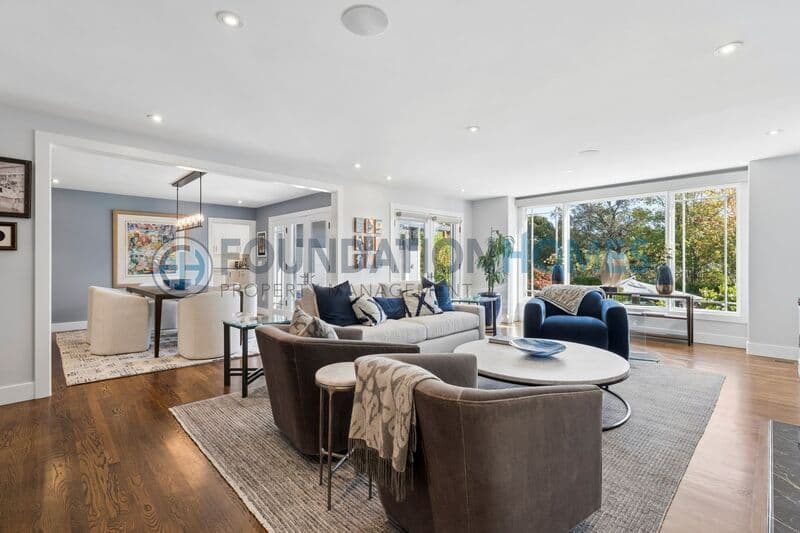 San Rafael House: 62 Manderly Rd