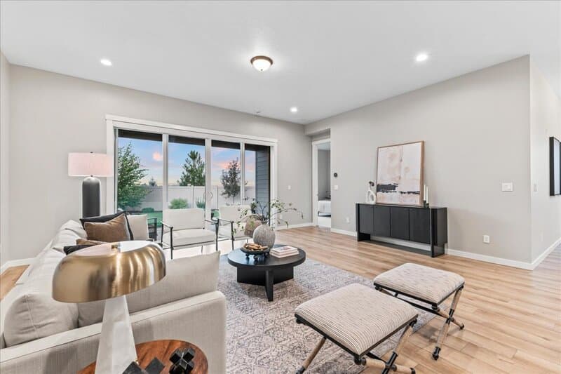 Star House: 2218 North Leatherwood Avenue
