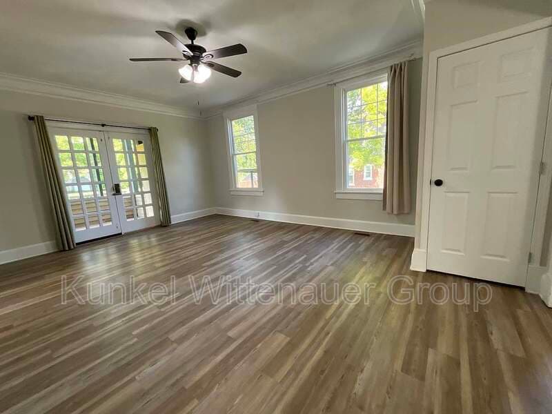 Belleville House: 7 Signal Hill Blvd