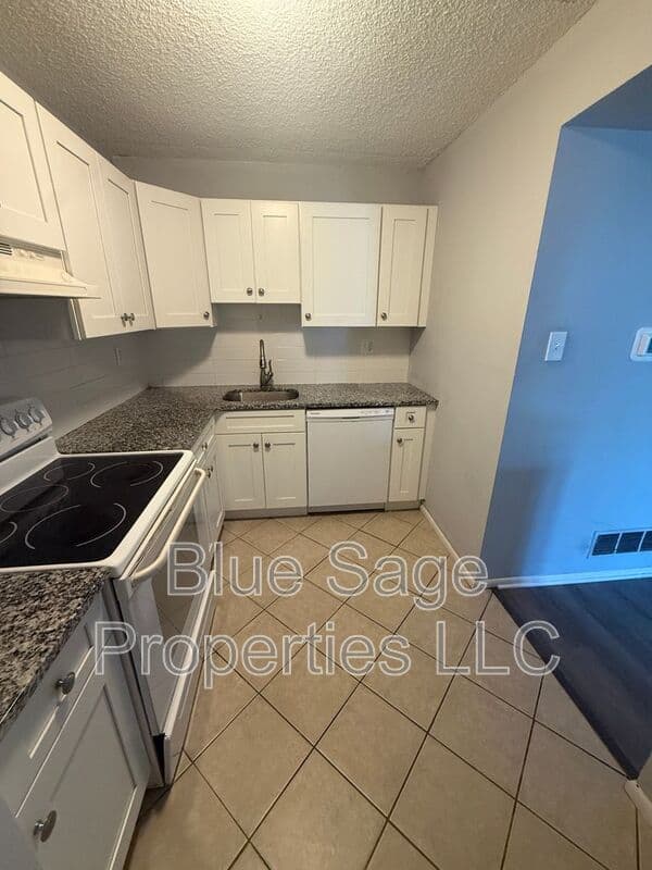 Wallingford Condo: 722A Putnam Blvd