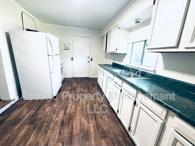 Chattanooga House: 319 N Highland Park Ave