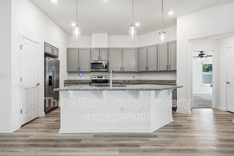 Jacksonville House: 6506 Sandler Lakes Drive