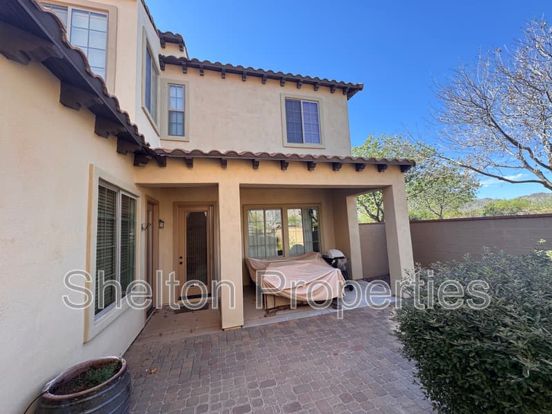 Buckeye House: 4301 N Golf Dr