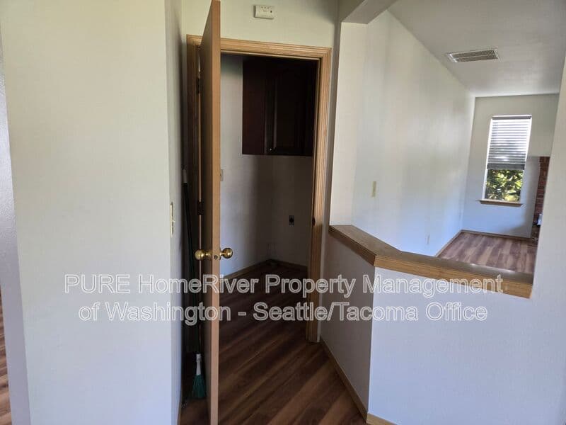 Buckley House: 11004 222nd Avenue Ct E