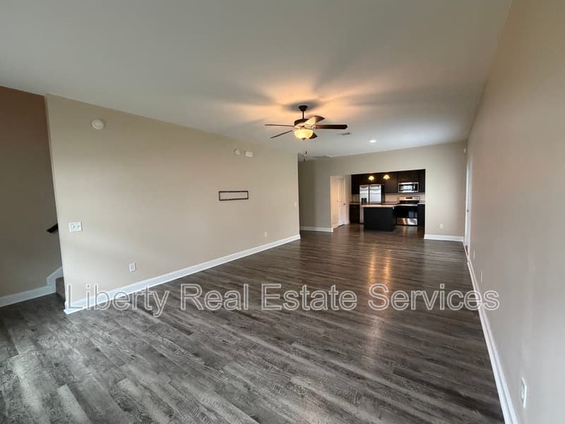 Hinesville House: 224 Whipple Ave