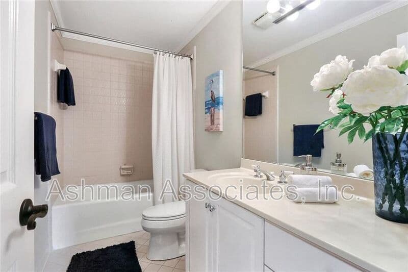 Atlanta House: 930 Manchester Place