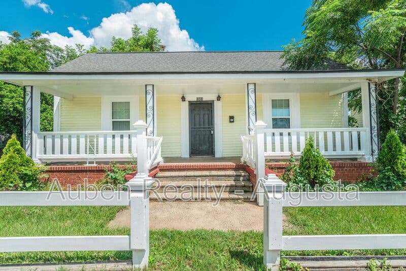 Augusta House: 1911 Battle Row
