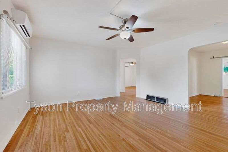 Albuquerque House: 1028 Princeton Dr NE