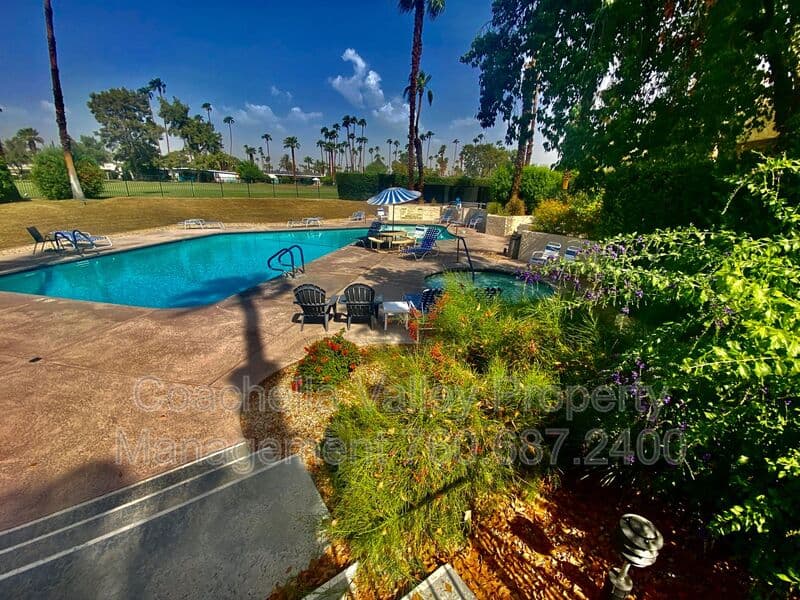 Palm Springs Condo: 5300 E Waverly Dr