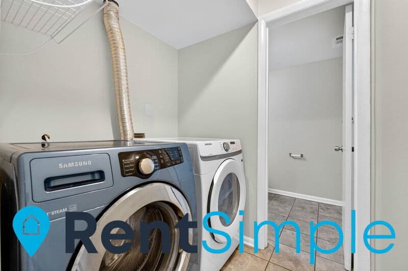 Woodbridge Townhome: 14828 Ensor Ct.