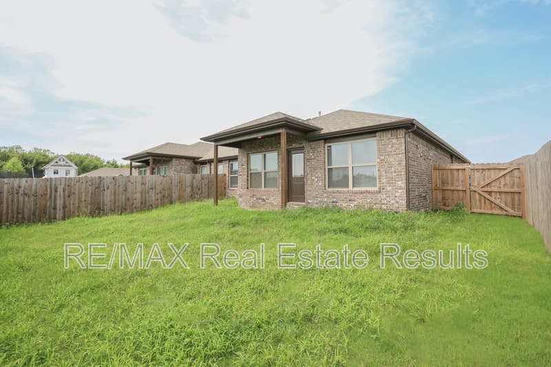 Centerton Condo: 480 Rama St