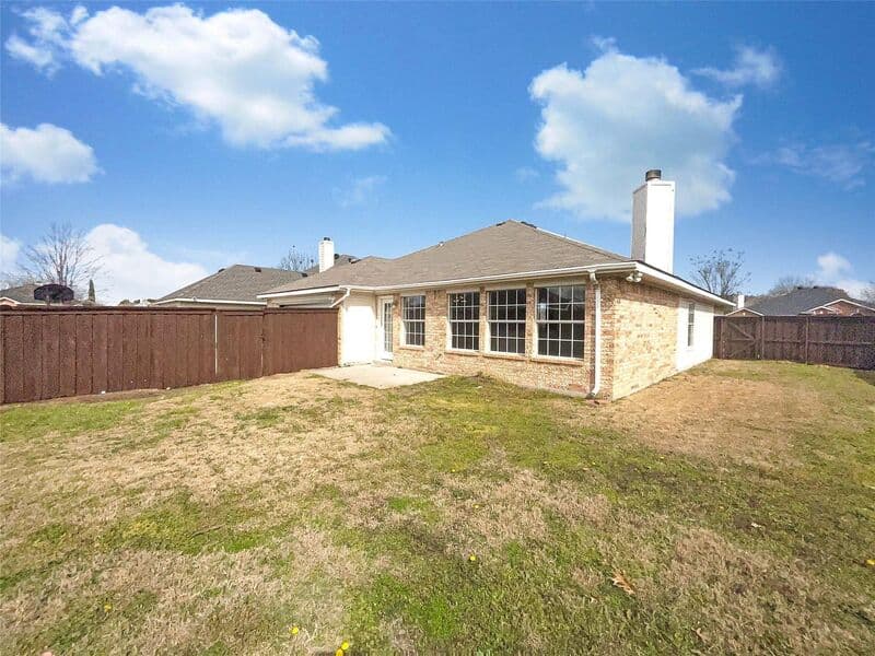 Lewisville House: 1216 Longhorn Dr