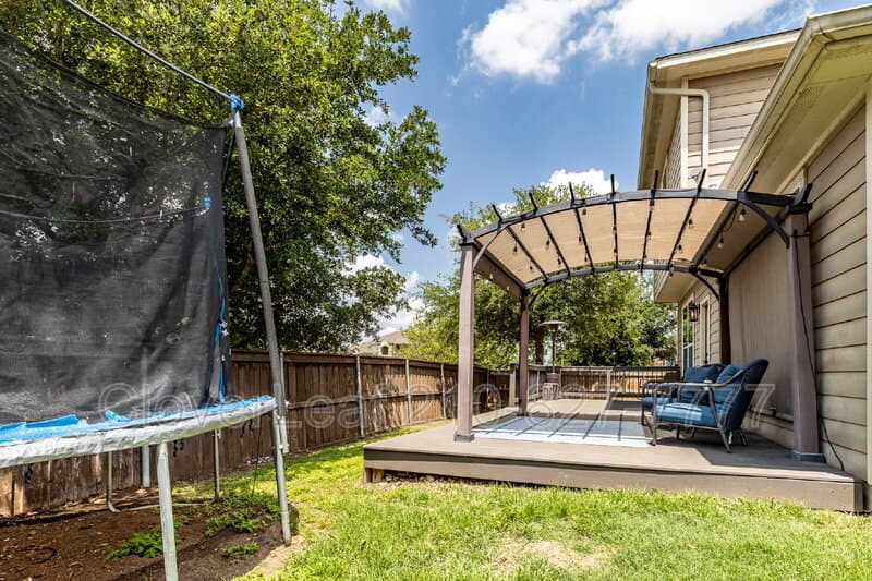 Schertz House: 764 Clearbrook Ave