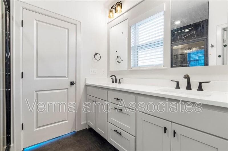 Centerton House: 1051 Whistler St