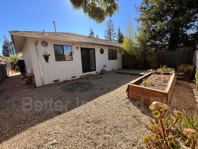 Healdsburg Condo: 427 North St