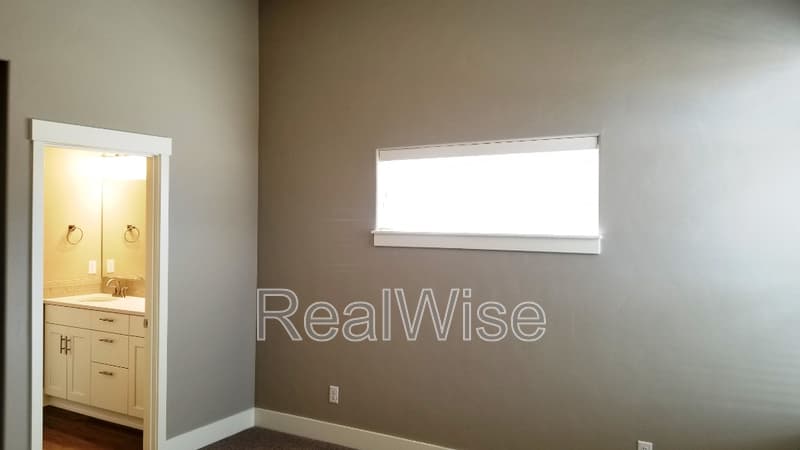 Redmond House: 4332 Southwest Canal Blvd