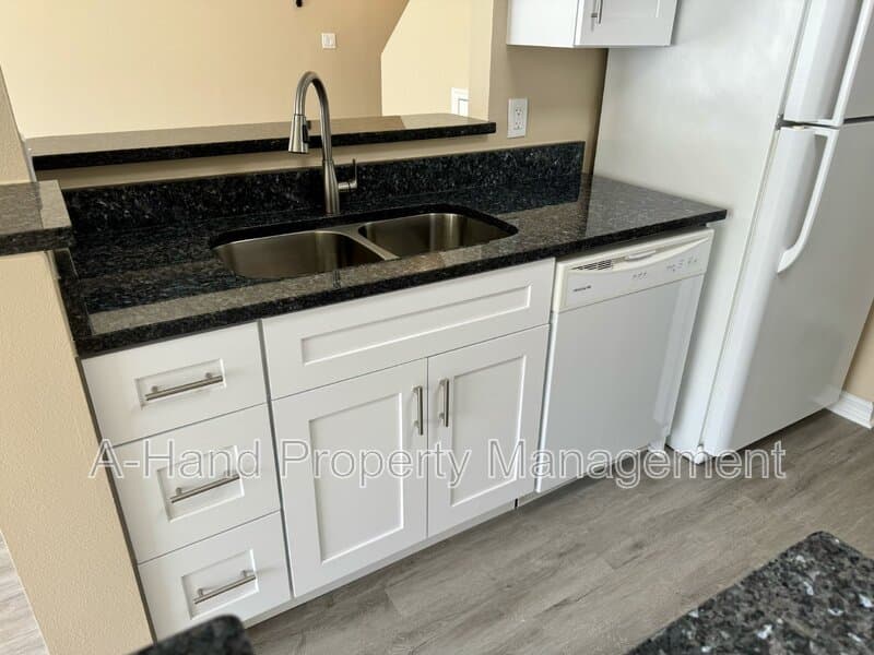 Davenport Condo: 522 Australian Way
