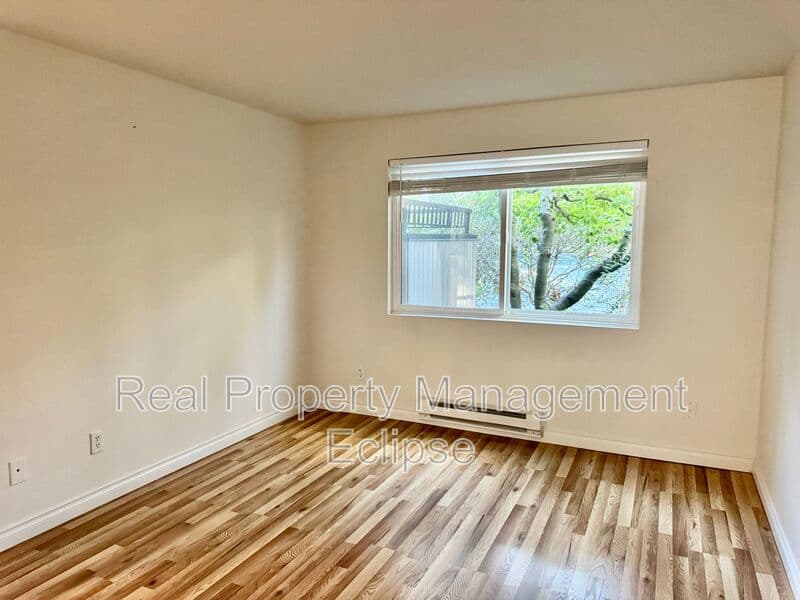 Kirkland House: 746 Kirkland Circle F102