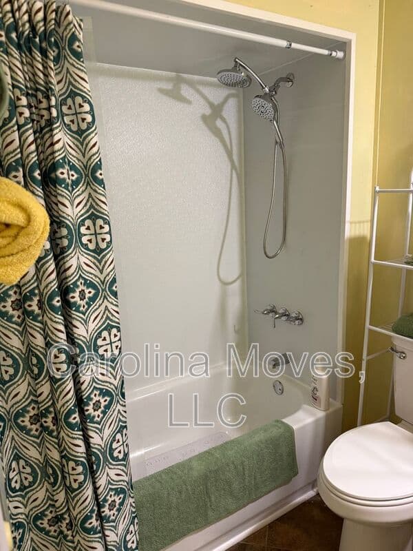 Gray Court Condo: 906 Rolling Meadows Road