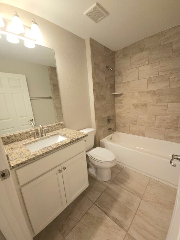 Ocala House: 106 Marion Oaks Pass