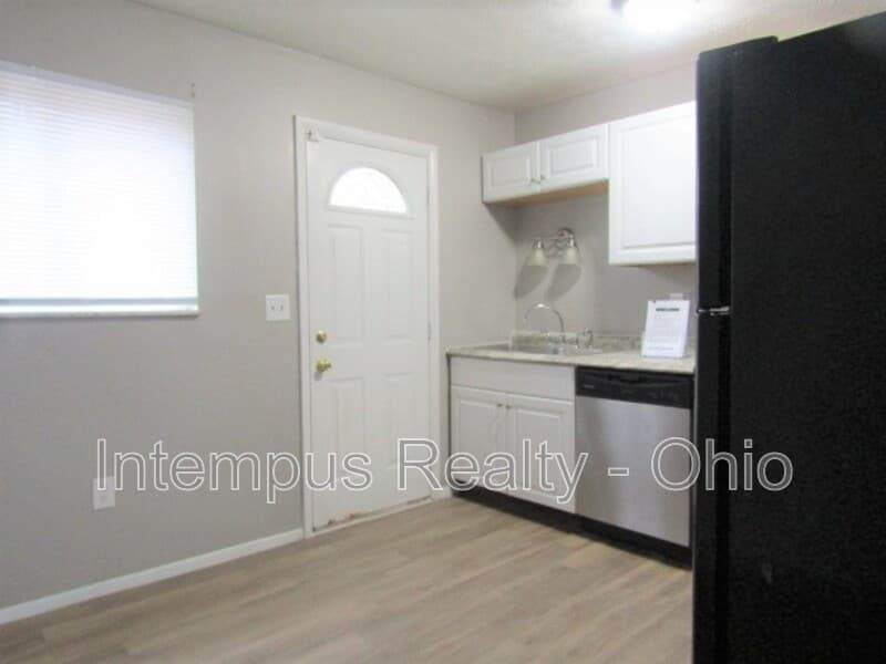 Cincinnati House: 6941 Gracely Dr