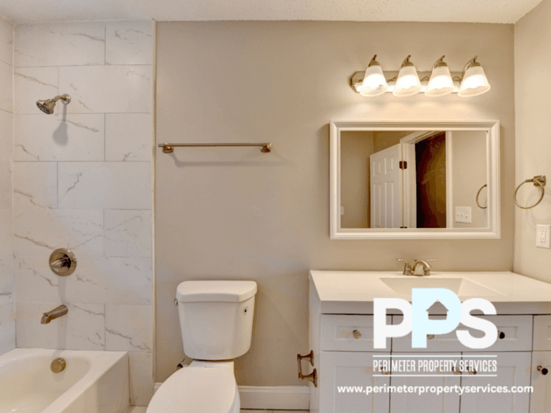 Atlanta House: 390 West Lake Avenue
