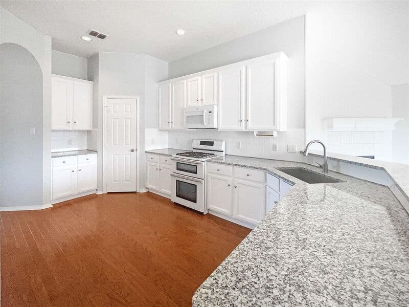 Lewisville House: 1216 Longhorn Dr