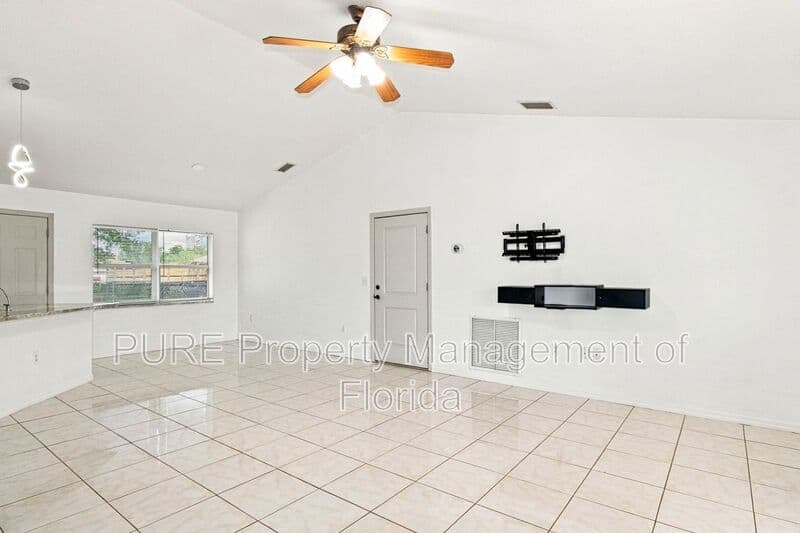 Ocala House: 645 NW 65th St