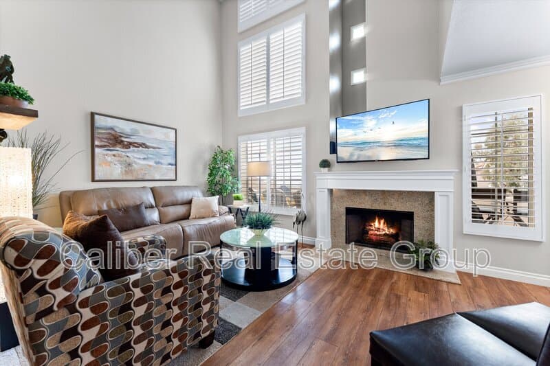 Anaheim Townhome: 1037 S Daybreak Ct