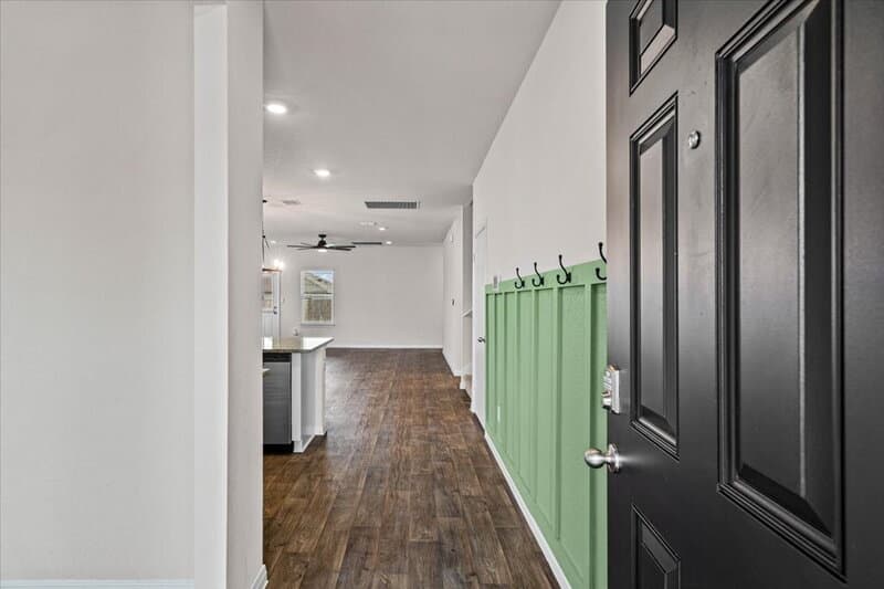Manor House: 20221 Heinrich Lane