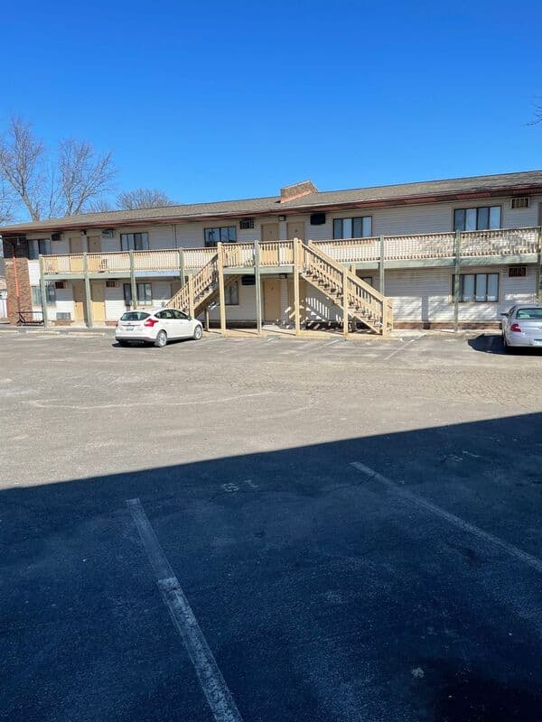 Belleville Condo: 100 N. 27th St.