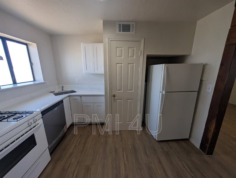 Belen Condo: 118 South Main St Unit#9