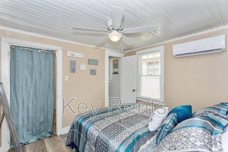 Pensacola House: 1003 Concordia Blvd