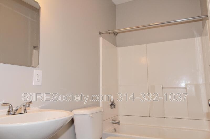St. Louis Condo: 7615 S. Broadway #2F